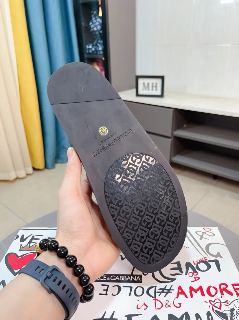 Men's shoes 💰280🌹🌹 (dg) New men's slippers, high-end boutique, leather puff upper with exquisite embossed logo decoration, fine workmanship, super soft sole, casual, loose and comfortable, a must-have in summer! \nsize：38-44